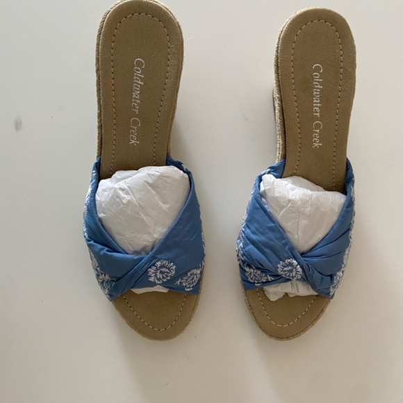 Wedge - Picture 3 of 4